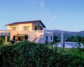 Gorgeous Home In Camporosso - Camporosso - Building