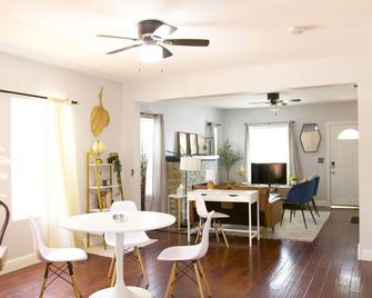 Entire Home- Oak Park Oasis in Central Sacramento 1mi from midtown & UCD Med Ctr - Σακραμέντο