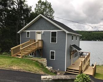 Large 9 BR Family Retreat in this quiet Cove (11 Bedrooms with extra cottage) - بين يان - مطبخ