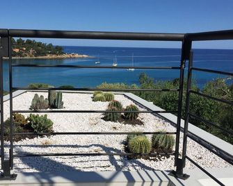 The Modern House - Porto Frailis Bay - Arbatax - Balkon