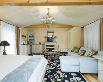 Cottage - Walk to the Mansions, Cliff Walk, Reject's Beach, Tesla charger - Newport - Bedroom