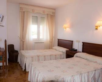 Hotel Avenida III - Villadangos del Páramo - Bedroom