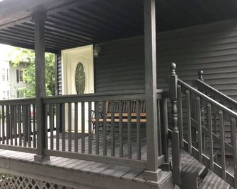 1 Bedroom/1 Bath - Oneonta - Balkon