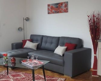 Apartment located on the 1st floor of a small residence with four - Jonzac - Soggiorno