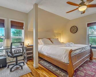 Charming Victorian Haven Near Garden of the Gods - Colorado Springs - Phòng ngủ