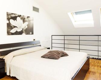 Isola Apartments - Milan - Bedroom
