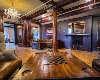 Deluxe Guestroom - 2 Queens · The Jefferson Inn Rm. 5 - Southern Pines - Wohnzimmer