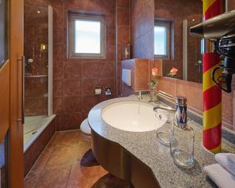 Mintrops Land Hotel Burgaltendorf - Essen - Bathroom