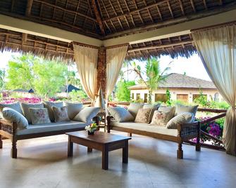 The Sands Beach Resort - Pingwe - Living room