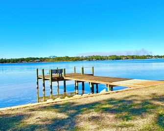 Bay-front Condo near Gulf - Elegant and Private Stay - Penthouse with Elevator - Niceville
