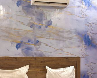 Hotel 8 Inn - Zerakpur - Gebouw