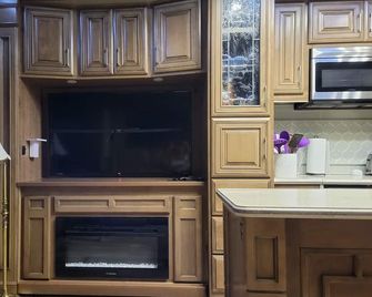 Luxury 5th Wheel Rv In Awesome Resort - Green Valley - Küche