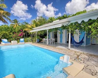 Villa en bord de mer à Saint-Pierre, 100 m² - Saint-Pierre - Piscina