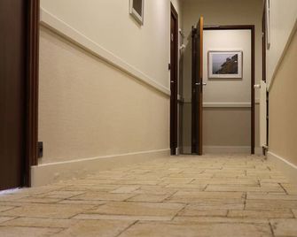 Hotel La Digue - Le Mont-Saint-Michel - Hallway