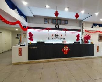 Emart Hotel (Riam) - Miri - Rezeption