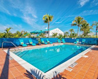 Latitude 26 Waterfront Resort & Marina - Fort Myers - Piscina