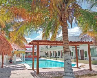 Pelican Inn at Las Dunas Chelem - Chelem - Pool