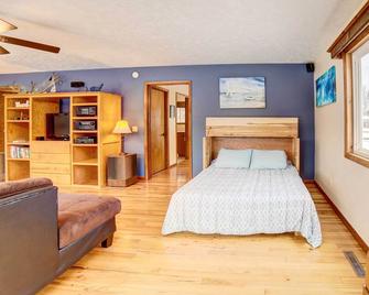 Waterfront Evart House on Chippewa Lake Channel - Evart - Habitación