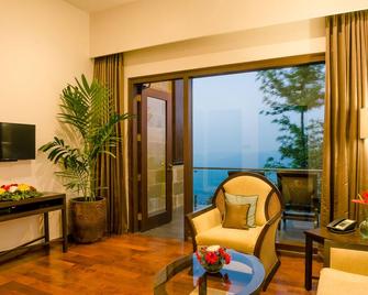 Trivik Hotels & Resorts, Chikmagalur - Chikamagalur - Living room