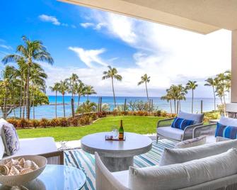 Kbm Resorts Free Car Anuenue At Montage Kapalua Bay Oceanfront Villa Pool Beach Access - Kapalua - Patio