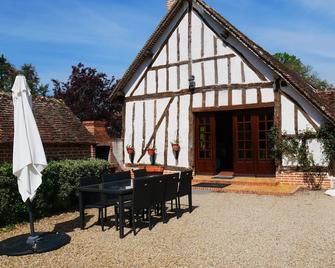 Gîte en Sologne avec Étang Privé, Pêche et Proximité des Châteaux de la Loire - FR-1-590-39 - La Ferté-Saint-Aubin - Patio