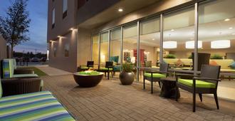 Home2 Suites by Hilton Stillwater - Stillwater - Innenhof
