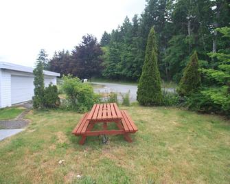 Sunset Motel - Port Alberni - Патіо