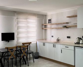 Macaron Midi House - Ayvalik - Kitchen