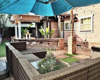 Eastside Garden Hideaway For 4 Perfect Location for World Cup Attendees - Long Beach - Hàng hiên