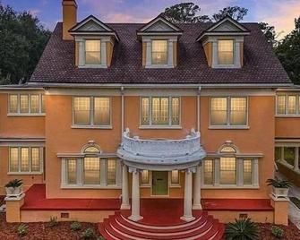 The Gator Manor – 6 Bedrooms Walk to UF / Stadium - Gainesville - Building