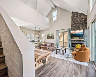 New Lake Cabin Sleeps 14 Indoor Pool Hot Tub - Dandridge