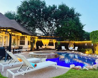 Resort-Style, Frisco Getaway, Saltwater Pool, Free Heated Spa - Frisco - Piscina