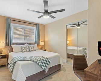 The Shark Tank Cocoa Beach - Beach Boho, Downtown, 5-Min Walk to Beach, Shops & Bars - Cocoa Beach - Chambre