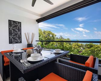 Kata Beach Luxury Condo - Spacious - Exquisitely Furnished - 6min walk to beach - 2025 Booking Traveller Award Winner - Karon - Balcony