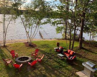 Ossipee Lakefront-Broad Bay! Summer Opened Up! 7nts Sat-Sat Rental June Thru Aug - Center Ossipee - Patio