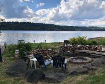 North Bay Hideaway, 3 Bed, 2+ Bath Beach House on Case Inlet - Belfair - Patio