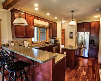 Top Rated Ski Lodge / Hot Tub / Mountain Views - Wilmington - Kitchen