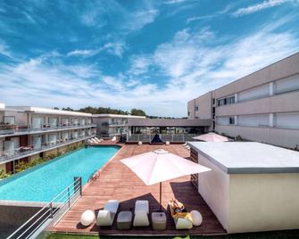 Comfort Aparthotel Antibes Le Maestria - אנטיב - בריכה