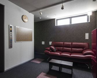 Imano Osaka Shinsaibashi Hostel - אוסקה - סלון