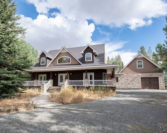 Mountain Retreat With Private Dock Close To Tamarack! Family Reunions Welcome! - Donnelly - Building