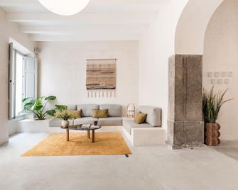 Meem Townhouse - Сольєр - Вітальня