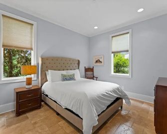 Flip Flop Therapy by Avantstay Lakefront - Mooresville - Bedroom