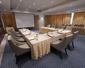 Costa Del Sol Hotel by Arabian Link - Ḩawallī - Meeting room