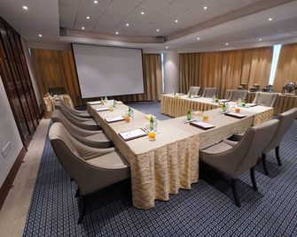 Costa Del Sol Hotel by Arabian Link - Ḩawallī - Meeting room
