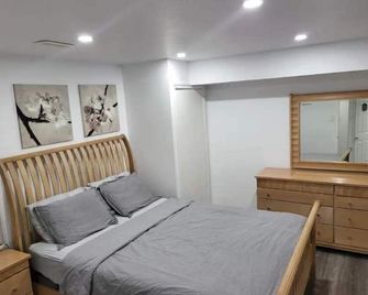 Delightful one bedroom plus 1 -basement apartment - Milton - Bedroom
