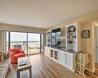 Emerald Isle Condo with Direct Access to Ocean! - Emerald Isle - Living room