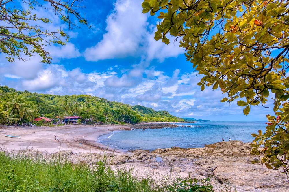 El Sano Banano Beachside Hotel