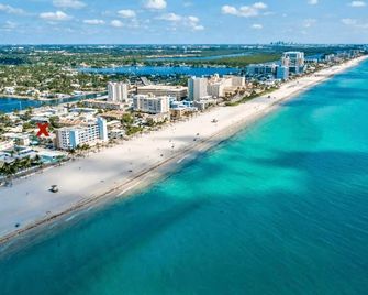 Southwinds 3 for 2 Queen Studio Steps to Beach - Hollywood - Playa