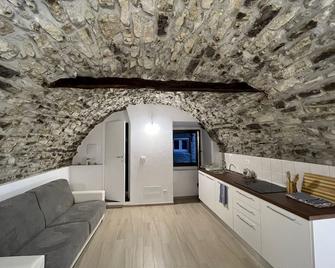 The cave, medieval village between history and Art - Apricale - Living room