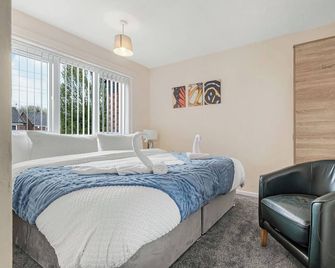 Modern 3br Family Home in 14 Hempole Lan - Brierley Hill - Bedroom